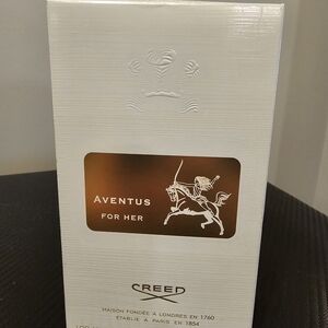 Creed Aventus For Her - White and Gold Gift Box Perfume